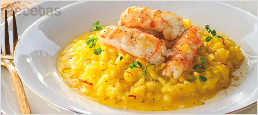 Cigalas a la plancha sobre risotto al azafrán